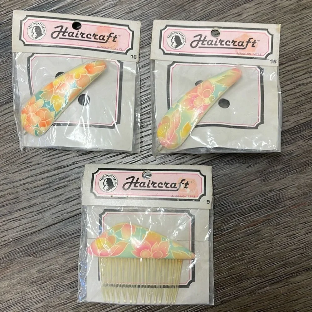 Vintage HAIRCRAFT Comb and Barrettes - Hair Clips NWT Hawaiian Print Design